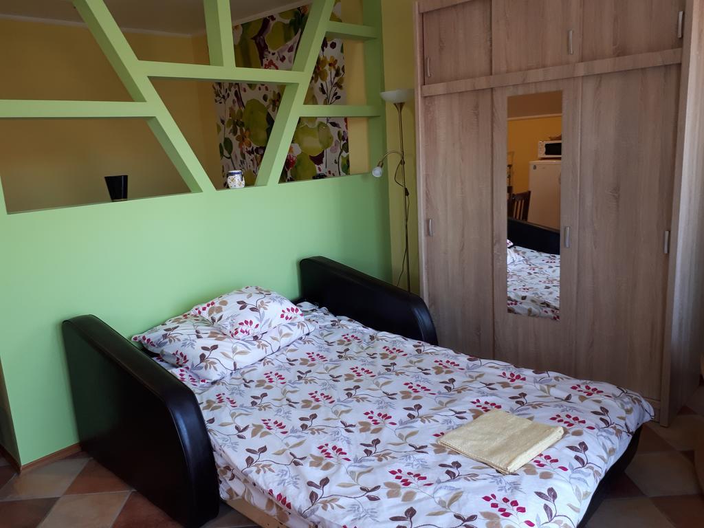 Rozmaring Apartmanok Gyula Exterior foto