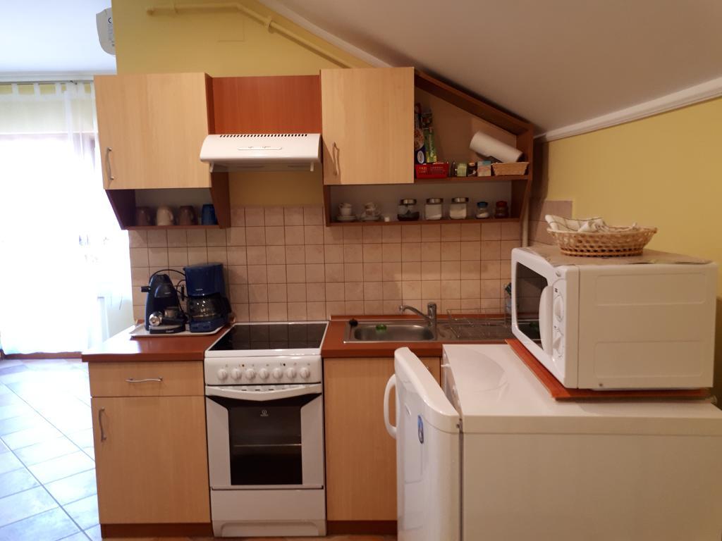 Rozmaring Apartmanok Gyula Exterior foto